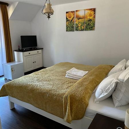 Conacul Muntii Bucovinei Hotel Câmpulung Moldovenesc Eksteriør billede