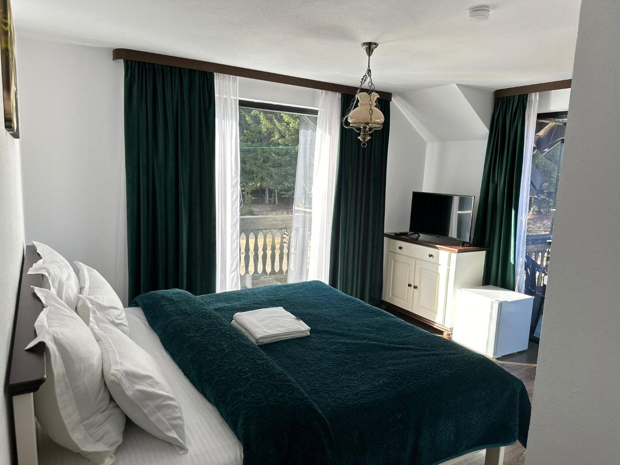 Conacul Muntii Bucovinei Hotel Câmpulung Moldovenesc Eksteriør billede